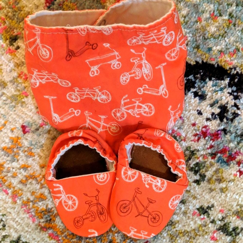 Slipper & bandana bib set